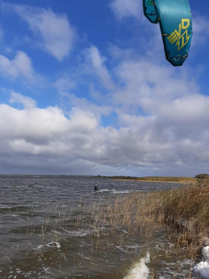 Freistehendes Einfamilienhaus Mit Boddenblick Naehe Ostsee Fuhlendorf  外观 照片
